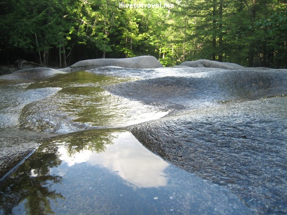 New Hampshire nature - river and rocks