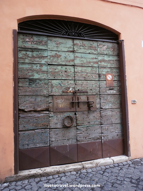 Doorway in the Trastevere Doorway in the Trastevere in Rome, Italy