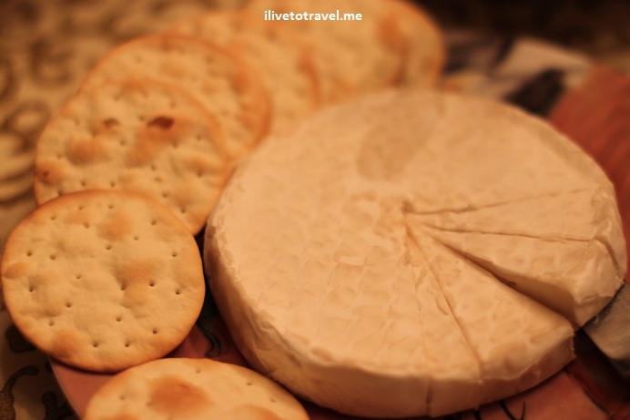 Cheese and crackers always good for a wine tasting