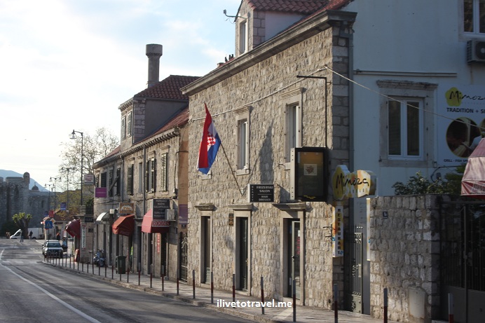 Near the main bus station in Dubrovnik, Croatia Sample architecture in Dubrovnik, Croatia