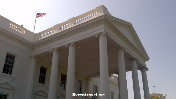 The White House with the U.S. flag